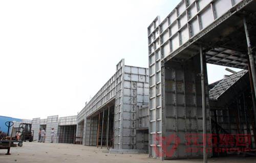 建筑模板的安裝圖